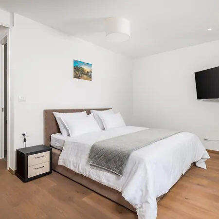 아파트 Exclusive Soho Center With Pool And Terrace